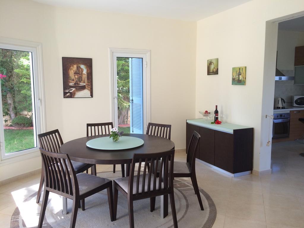 Villa Riverside Polis Bilik gambar