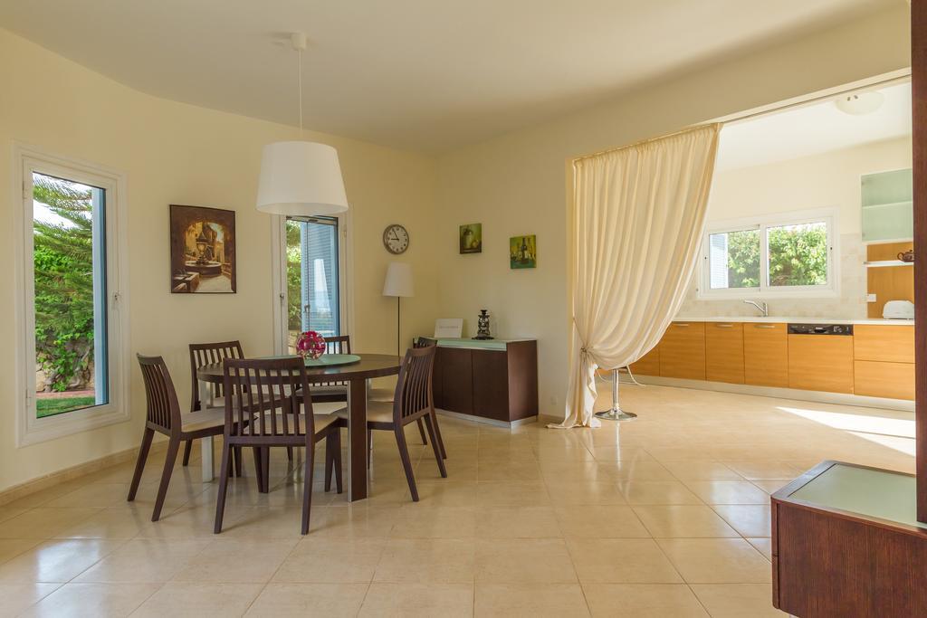 Villa Riverside Polis Luaran gambar