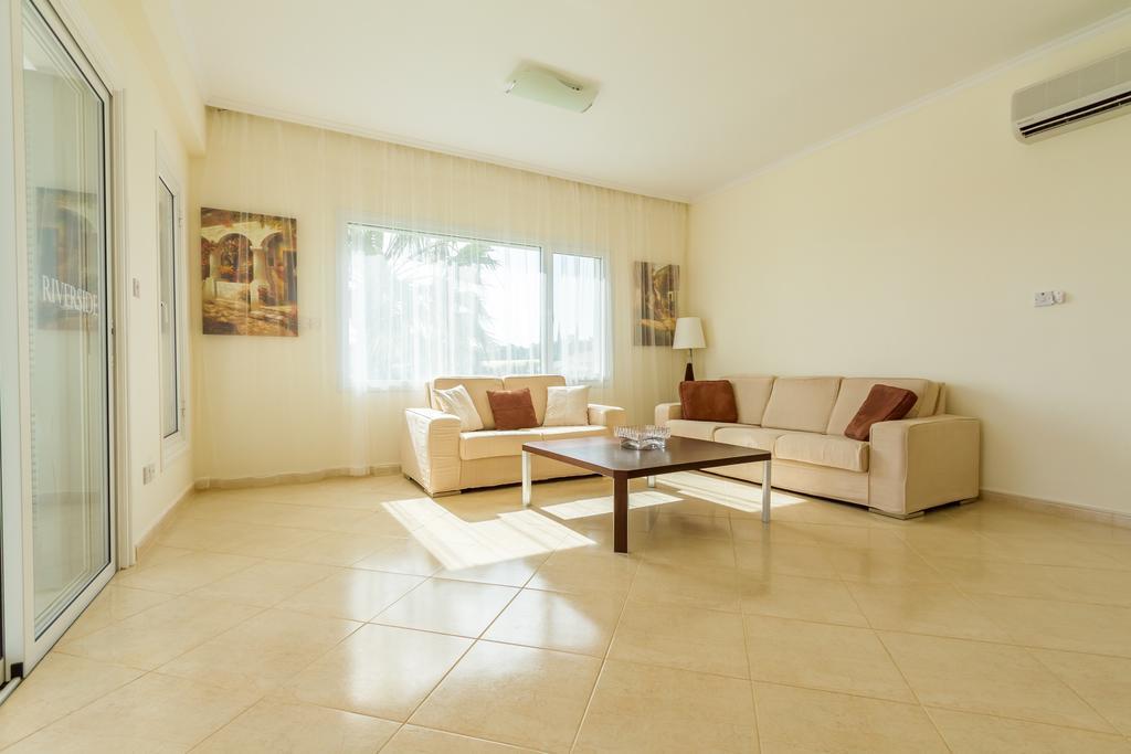Villa Riverside Polis Luaran gambar