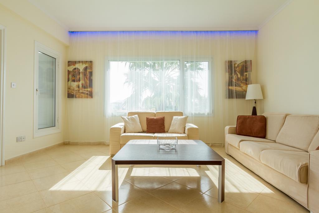 Villa Riverside Polis Luaran gambar