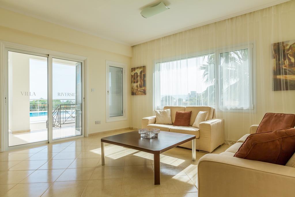 Villa Riverside Polis Luaran gambar