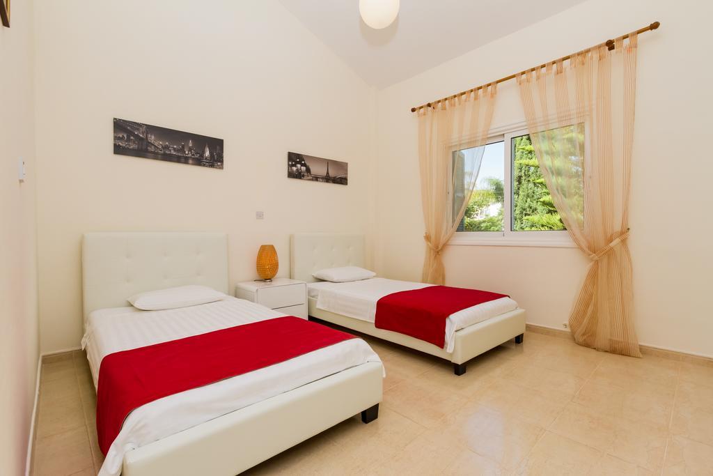 Villa Riverside Polis Luaran gambar