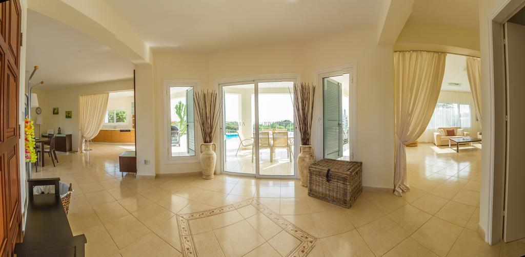 Villa Riverside Polis Luaran gambar