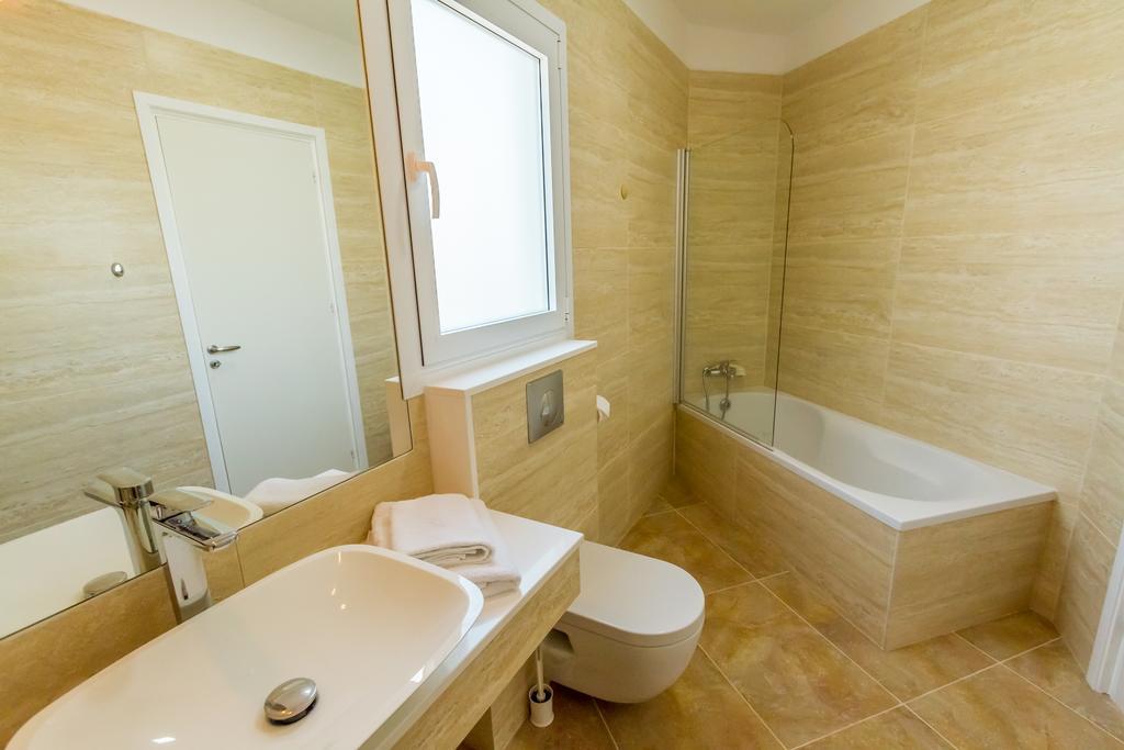 Villa Riverside Polis Luaran gambar